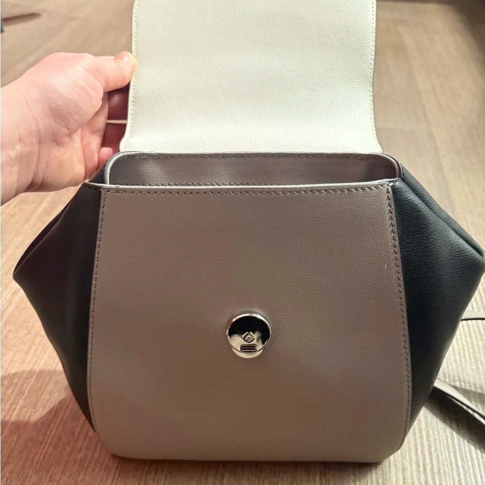 KATE SPADE ADEL MEDIUM FLAP BACKPACK — Three-Tone Leather- Cream,Taupe,Black - Picture 7 of 14